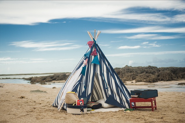 teepee na pláži