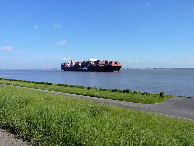 plavba lodi s kontejnery